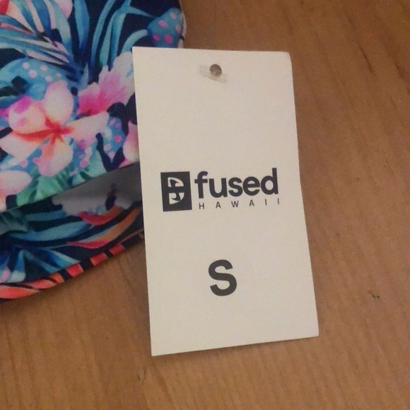 Small Fused Hawaii Kona Bottom Wander is the print name. - Picture 4 of 4